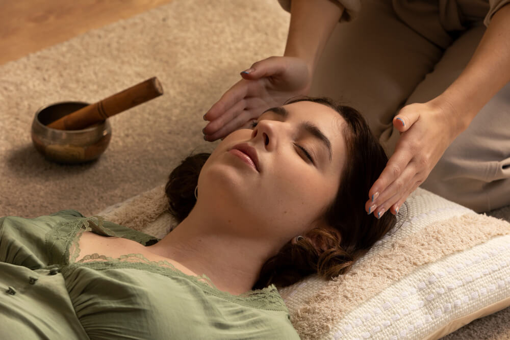 Reiki Healing: How This Energy Healing Works and Its Health Benefits?